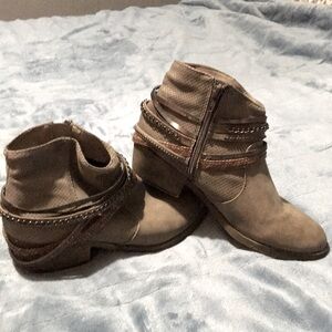 Asphalt colored size 8 Kohls booties